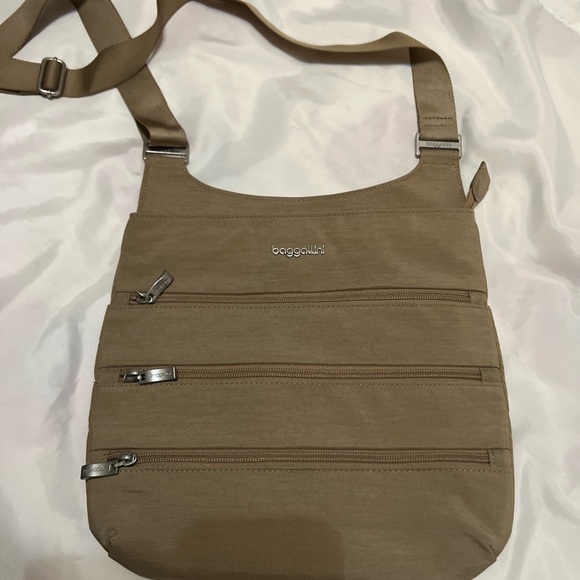 Baggallini Tan Crossbody Bag,euc - Picture 1 of 8
